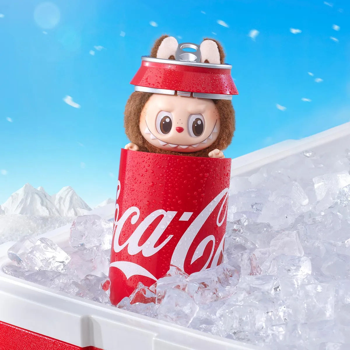 THE MONSTERS SERIA COCA-COLA – Winylowa Maska w Pudełku-niespodziance